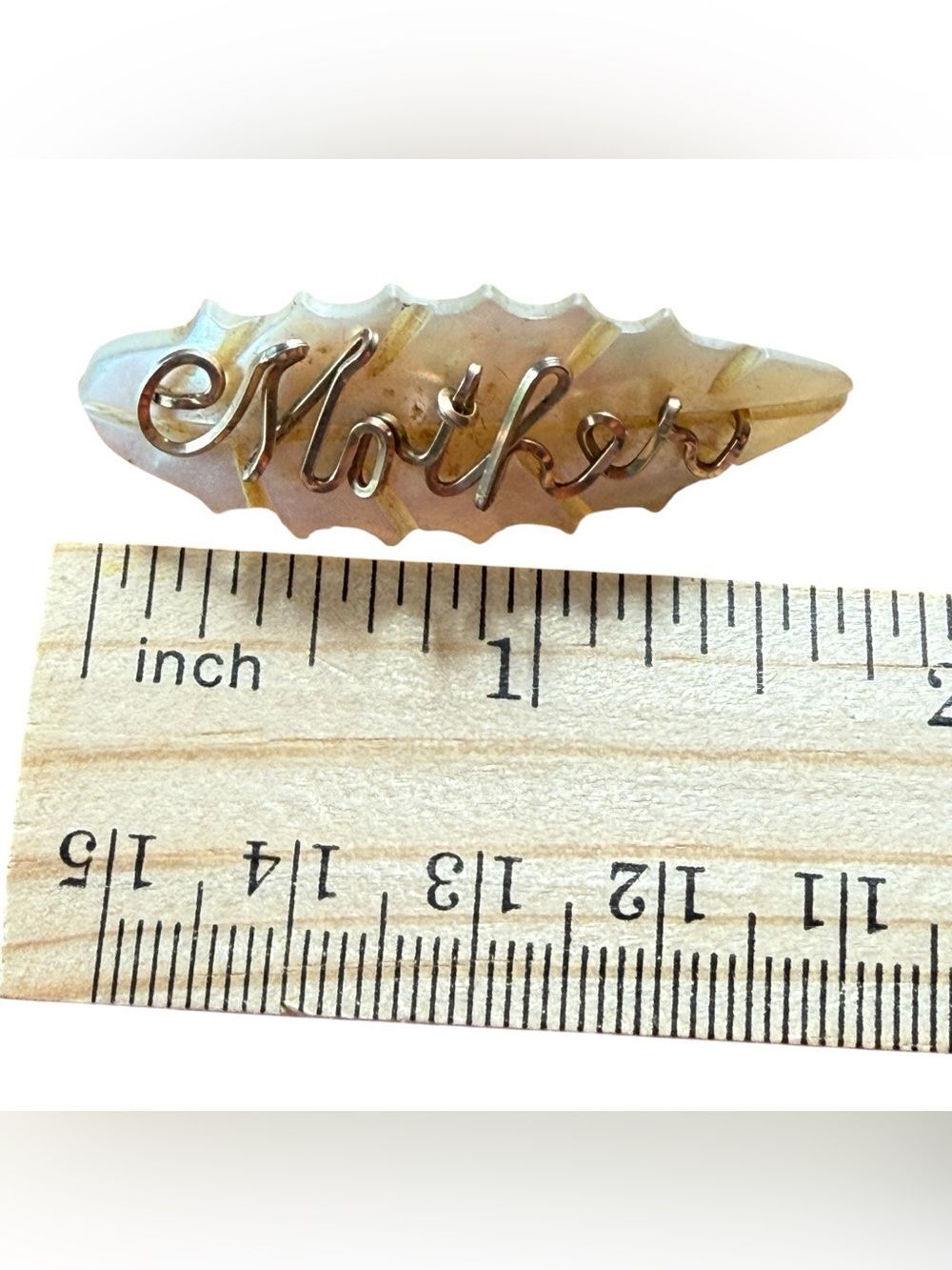 Vintage Mother of Pearl Shell Leaf Brooch Pin Featuring Gold-toned Wire Script - Picture 8 of 9